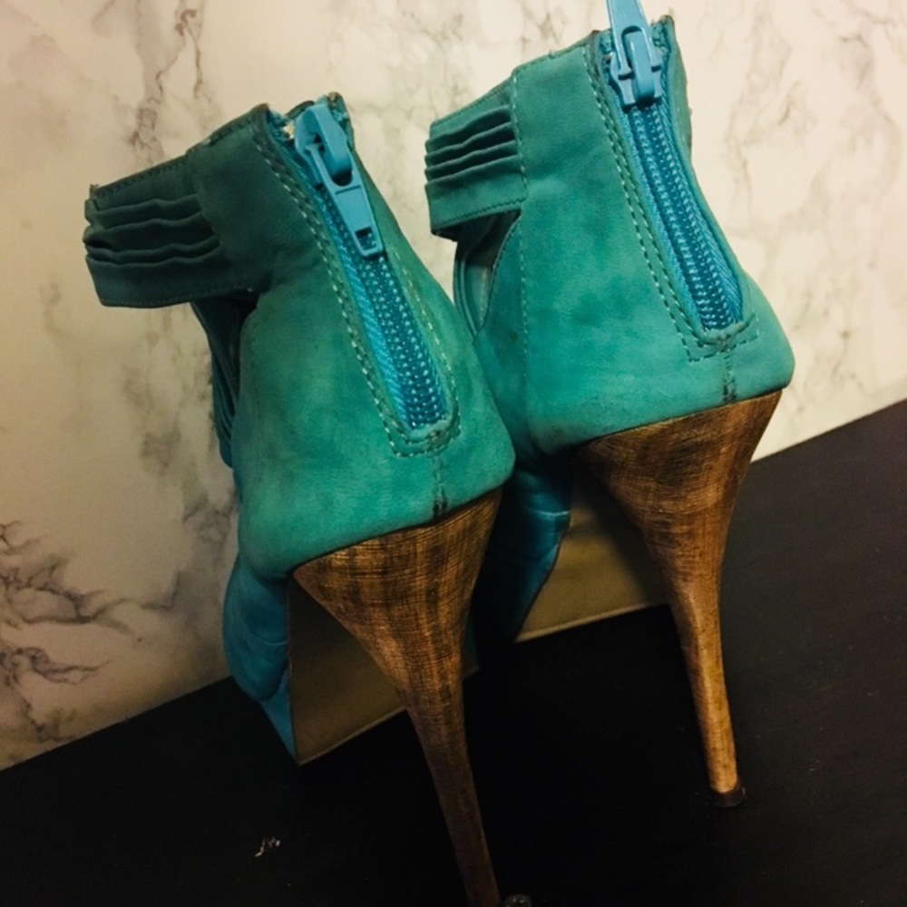 Heels - Picture 4 of 6